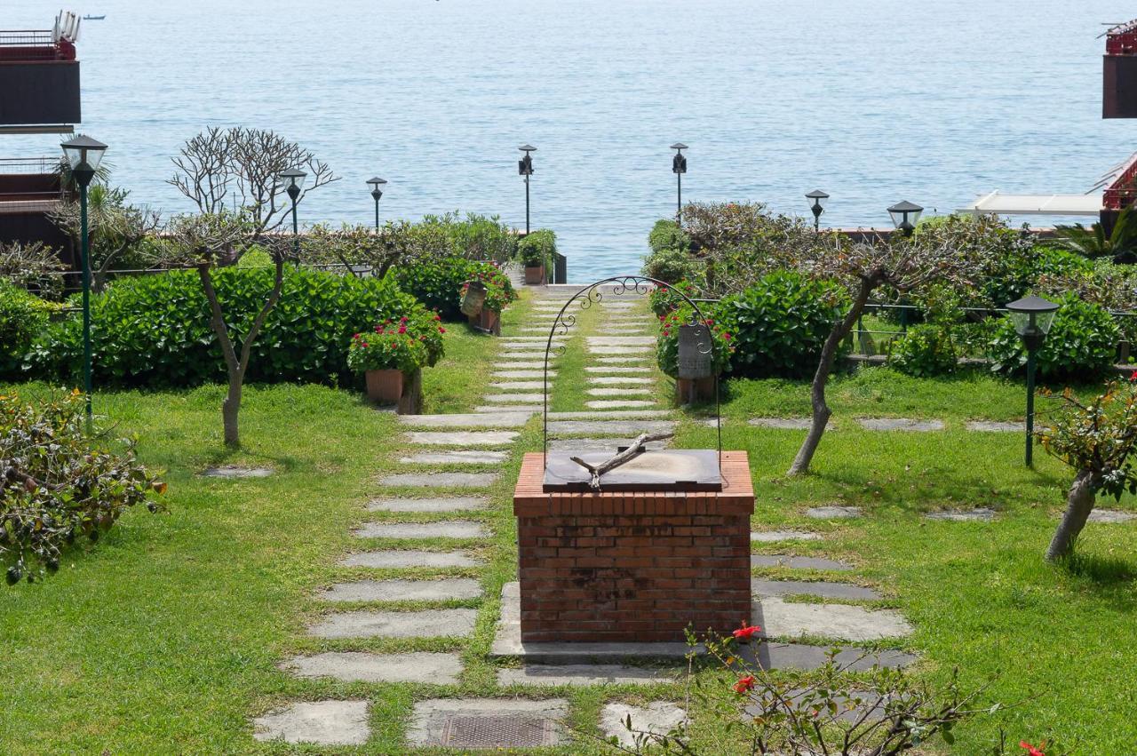 Beach House Blue Holiday เลโตยานนี ภายนอก รูปภาพ